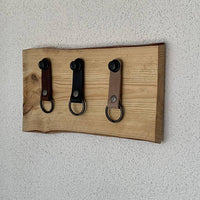 Sleutelplankjes van hout inclusief 3 sleutelhangers van echt leer
