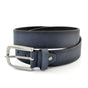 Blauwe moderne heren riem met donkere zijkantjes.