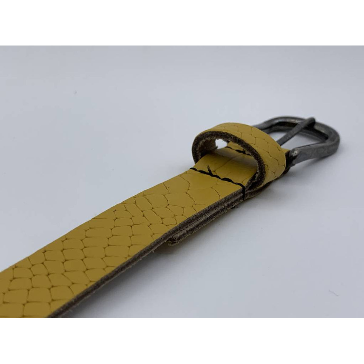 2cm brede damesriem met oker gele slangenprint