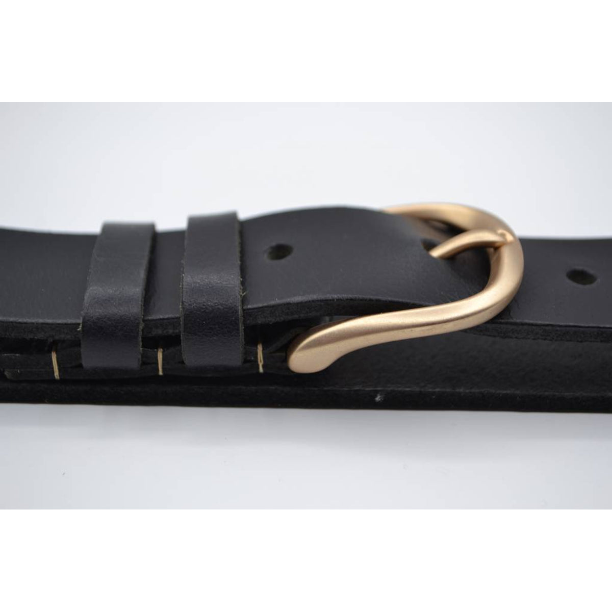 Nette zwarte riem met gouden gesp 
