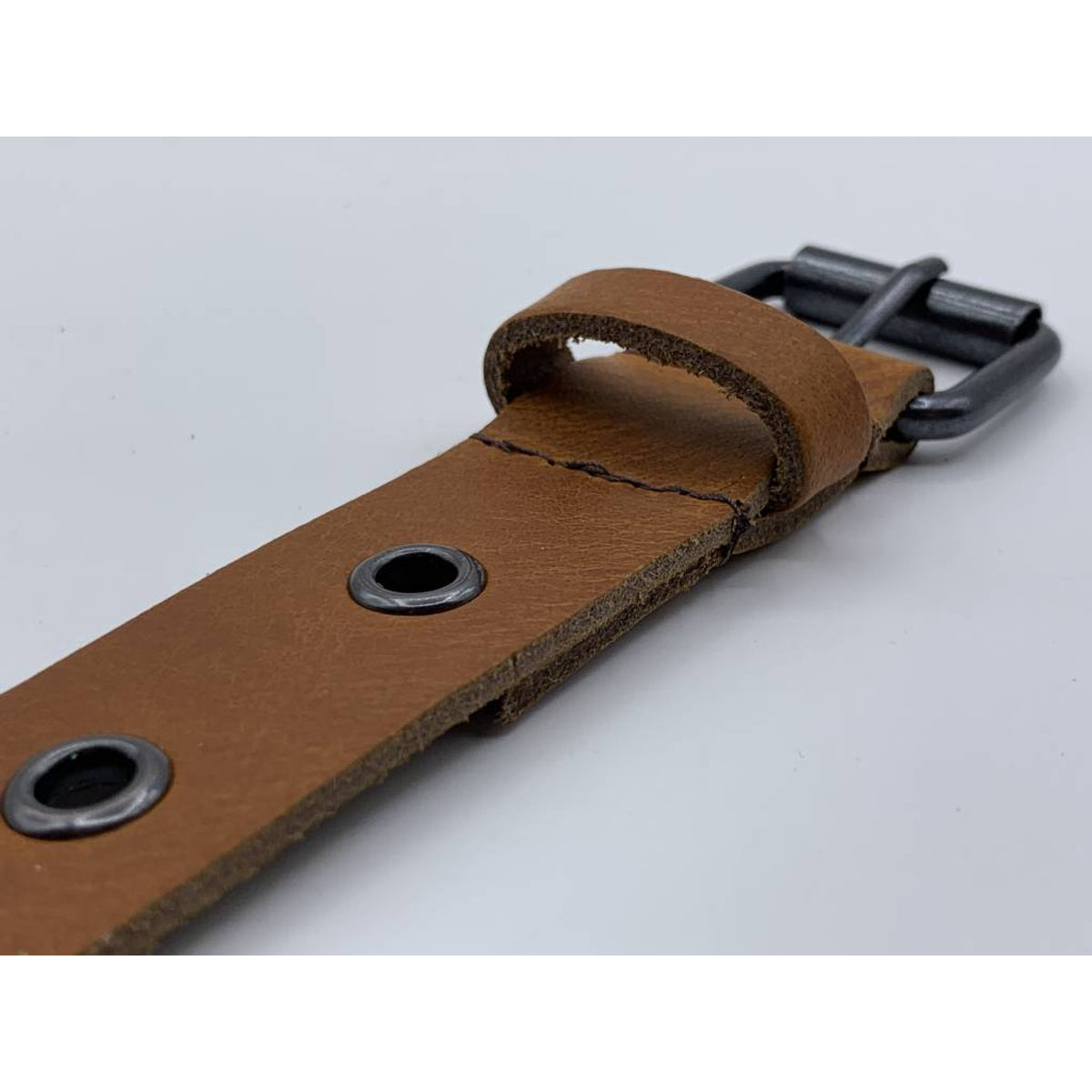 Cognac riem vol met zwarte ringen