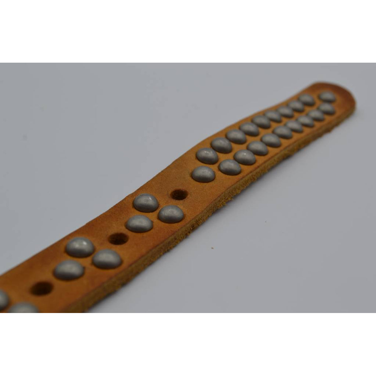 cognac 20mm brede riem met bolstuds
