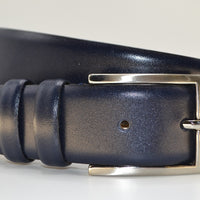 Stijlvolle donker blauwe echt lederen riem.