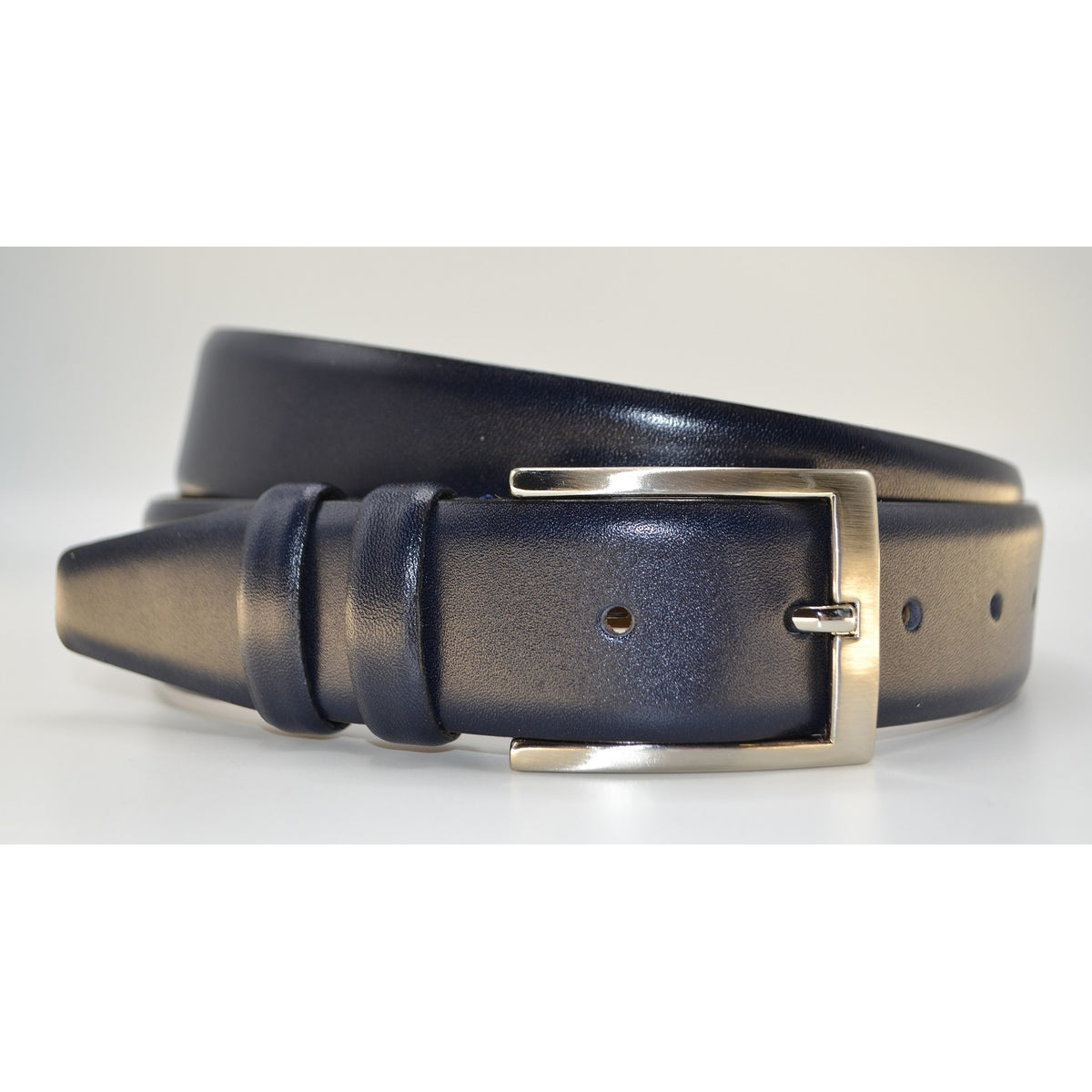 Stijlvolle donker blauwe echt lederen riem.