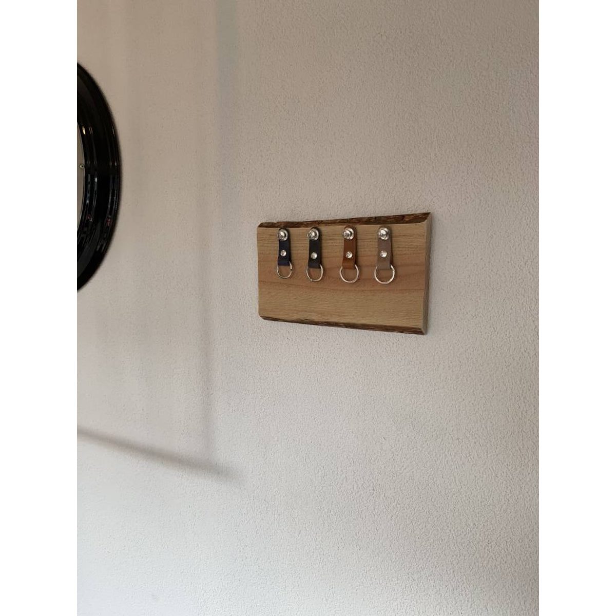 Sleutelplank inclusief 4 echt lederen sleutelhangers