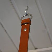 Kapstok van leer en hout