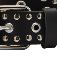 Zwarte soepele riem met zilveren ringen en studs .