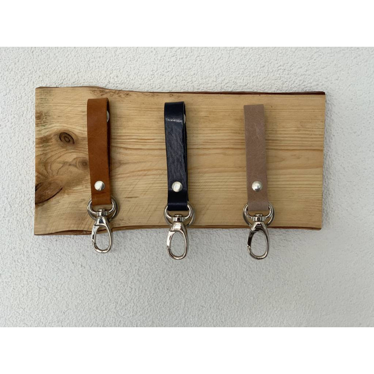 Sleutelplankjes van hout inclusief 3 moderne sleutelhangers van echt leer