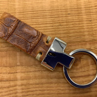 Cognac luxe sleutelhanger met krokodillen print.