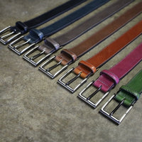 Perfect afgewerkte groene 35mm brede riem.