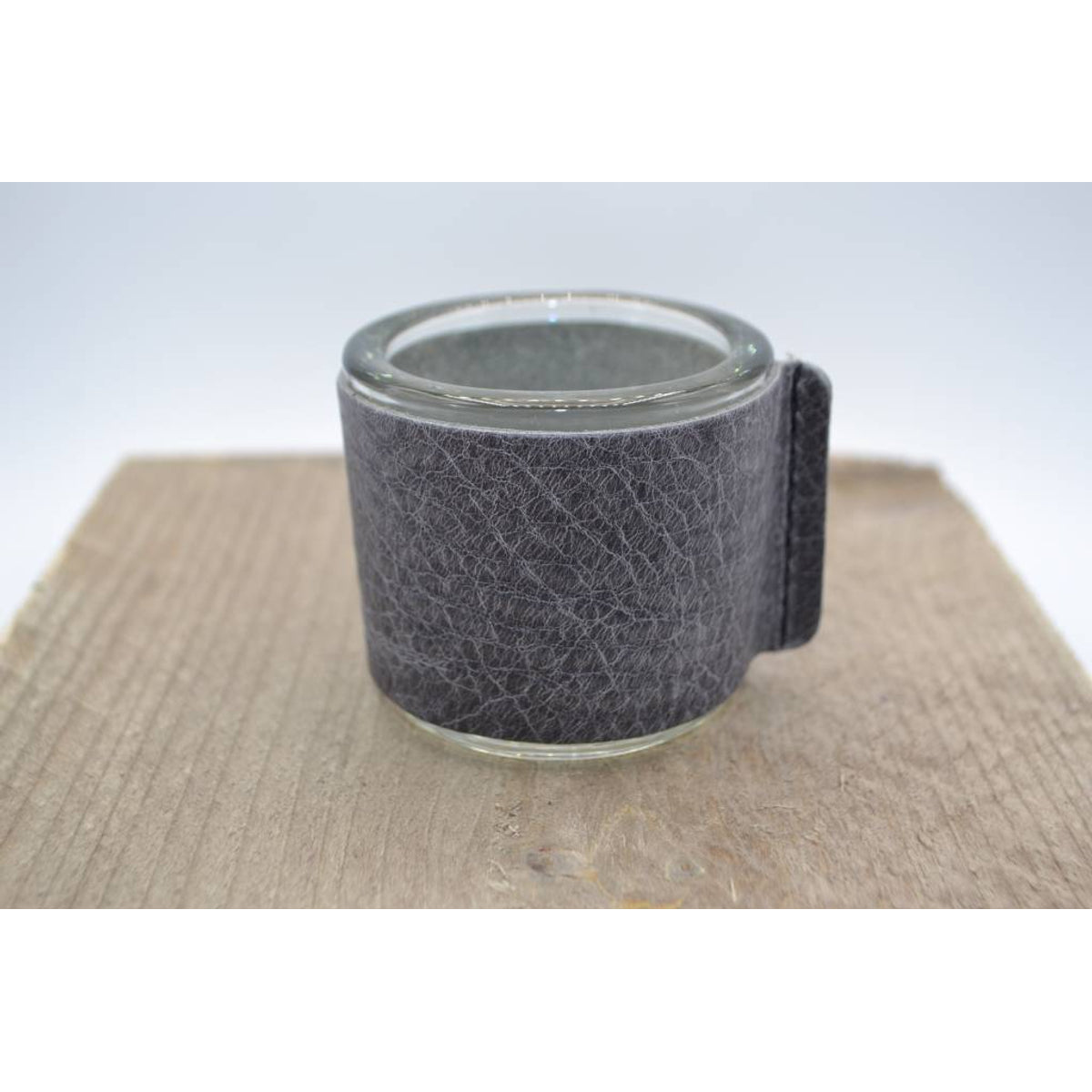 Kaarsenhouder voor theelicht met glas en grijs leer