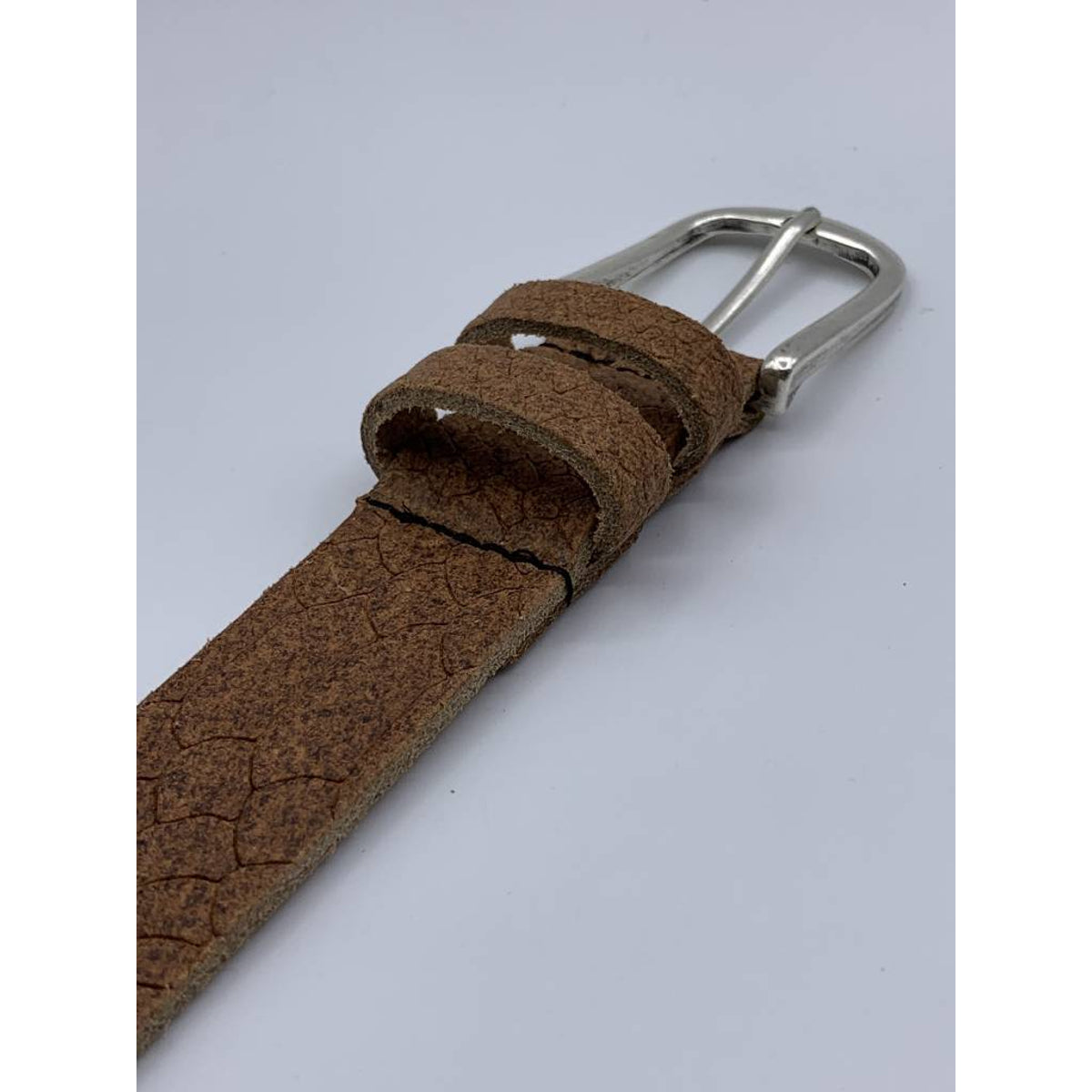 Trendy cognac damesriem met slangenprint.