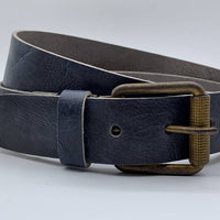 Stoere blauwe riem met gekreukt leer