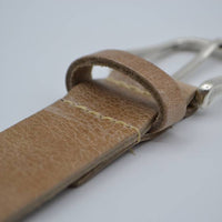 Taupe riem met studs en laserprint