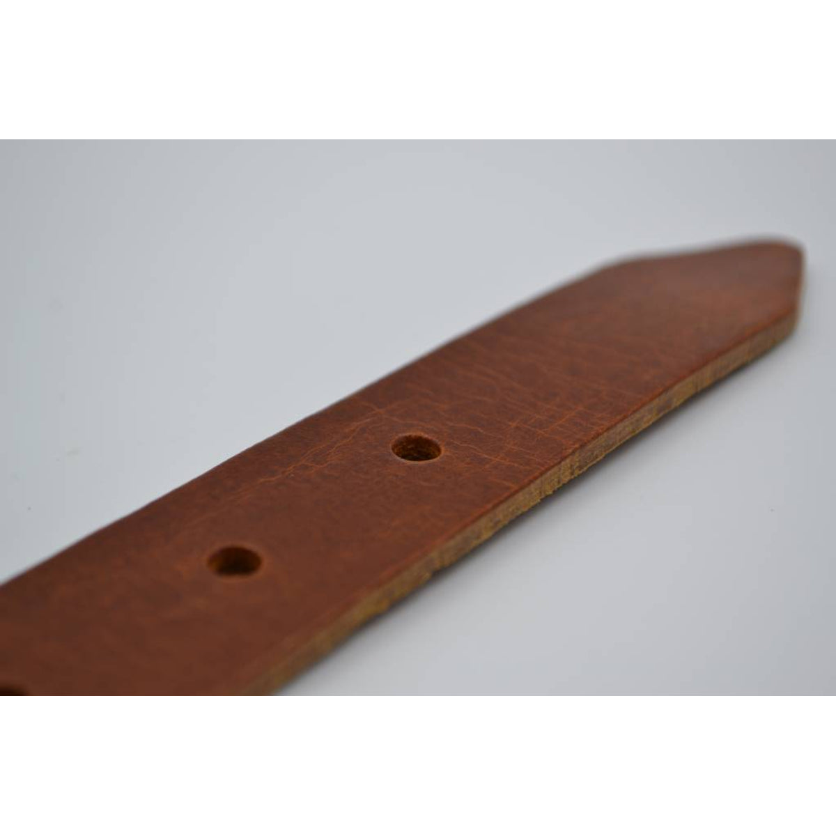 Cognac riem met studs en laserprint