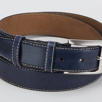 Nette blauwe riem met contrast stiksel.