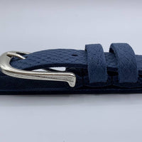Trendy blauwe damesriem met slangenprint.