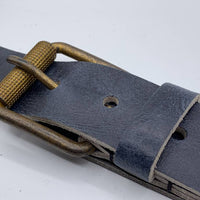 Stoere blauwe riem met gekreukt leer