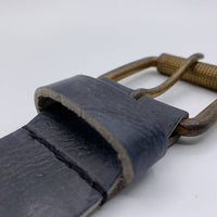 Stoere blauwe riem met gekreukt leer