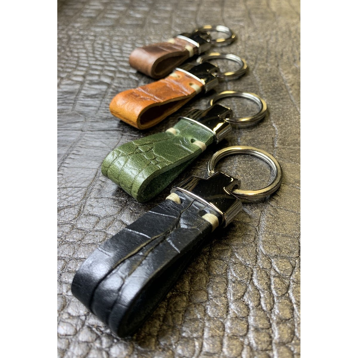 Cognac luxe sleutelhanger met krokodillen print.