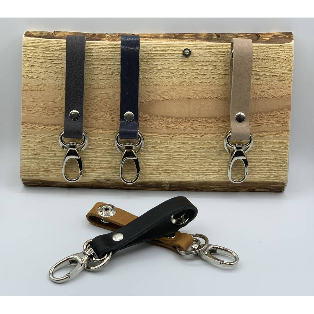 Sleutelplank inclusief 4 sleutelhangers van echt leer