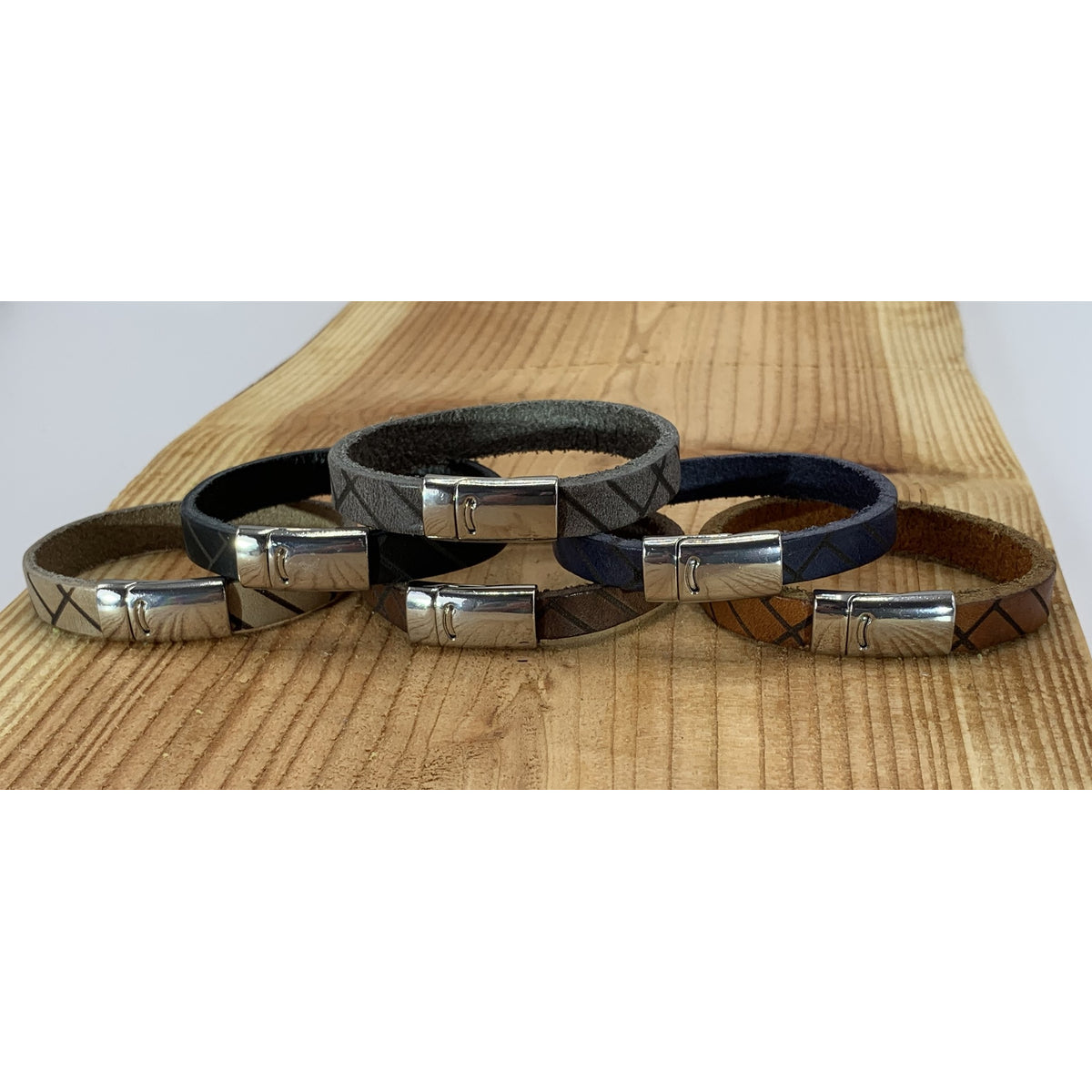 Ecru armband vintage gelaserd met brick print. 