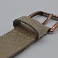 taupe italiaans volnerf lederen met bronze gesp 