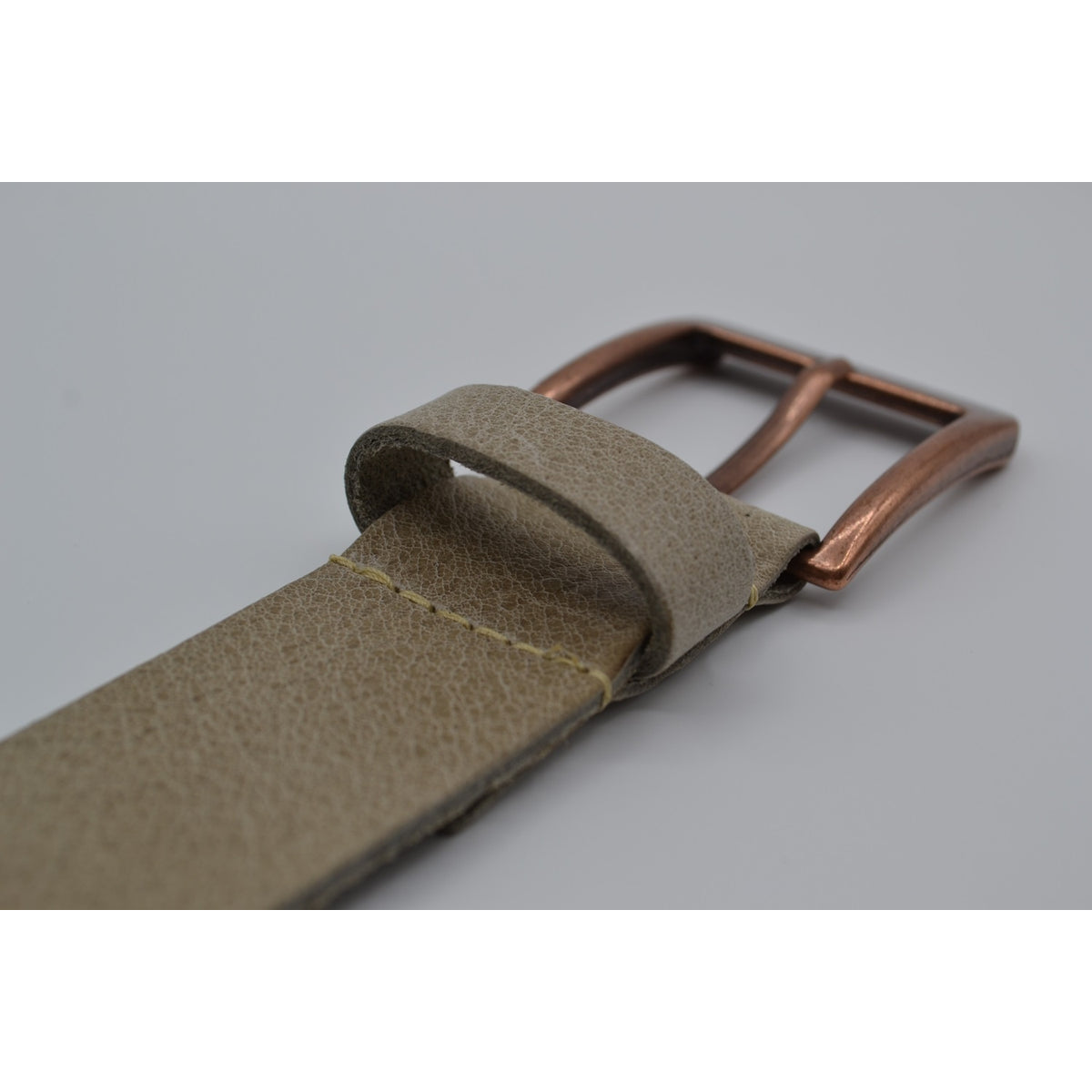 taupe italiaans volnerf lederen met bronze gesp 