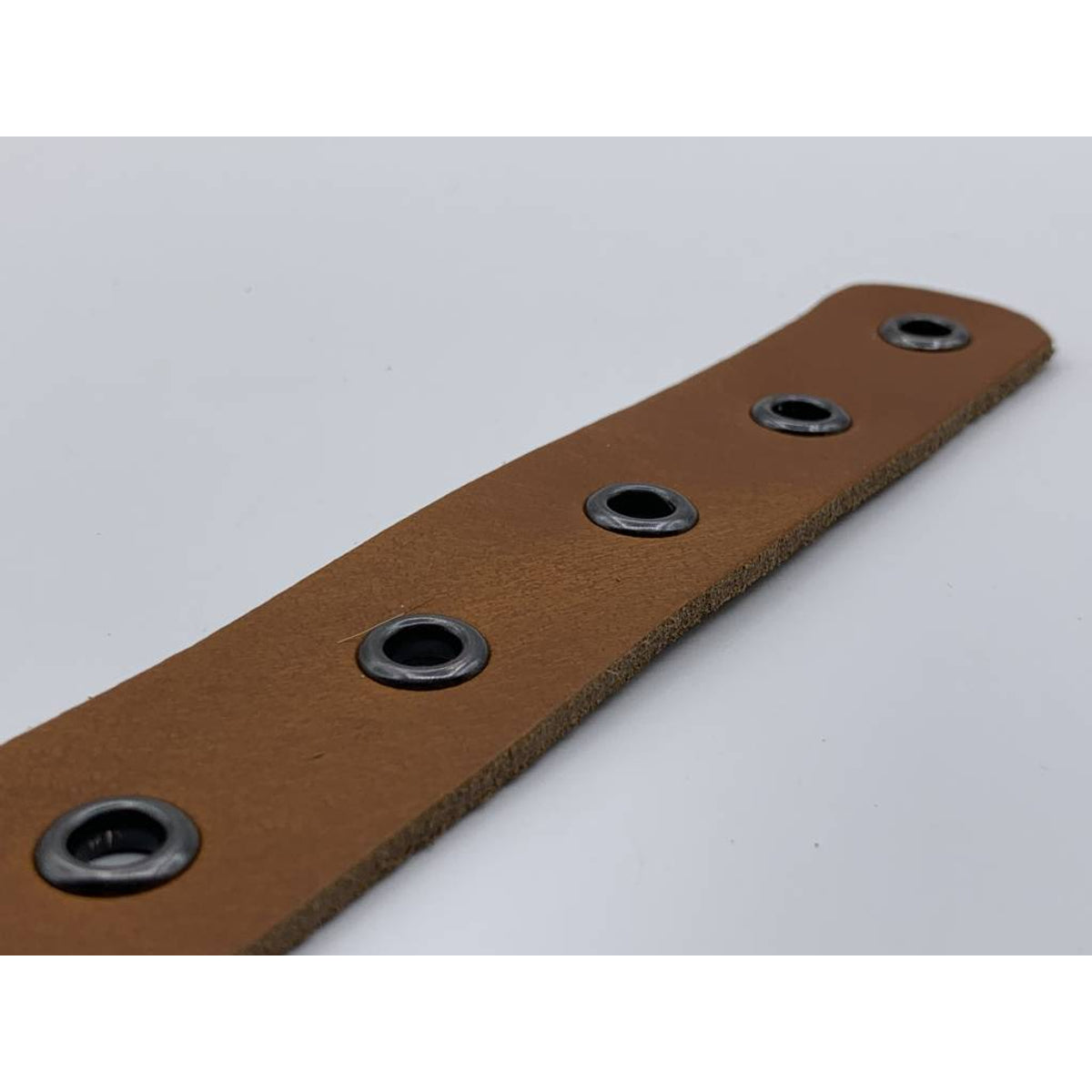 Cognac riem vol met zwarte ringen