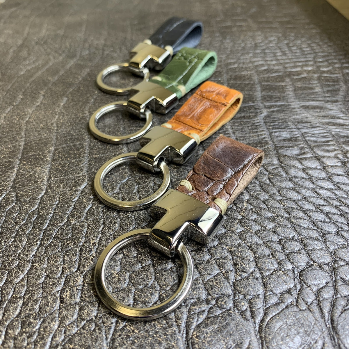 Groene luxe sleutelhanger met krokodillen print.