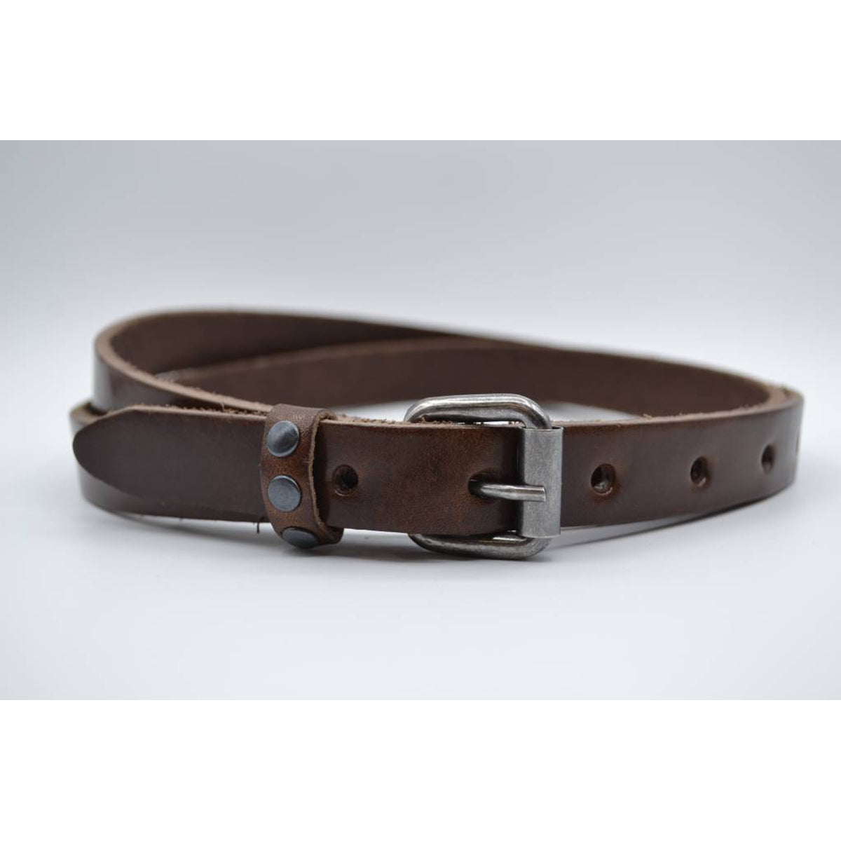 bruine 20mm brede riem met studs op de lus
