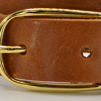 Cognac 3cm brede riem met gouden gesp.