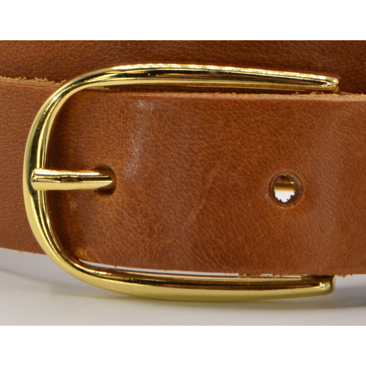 Cognac 3cm brede riem met gouden gesp.