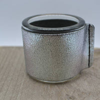 Kaarsenhouder voor theelicht. Glas en grof zilver leer