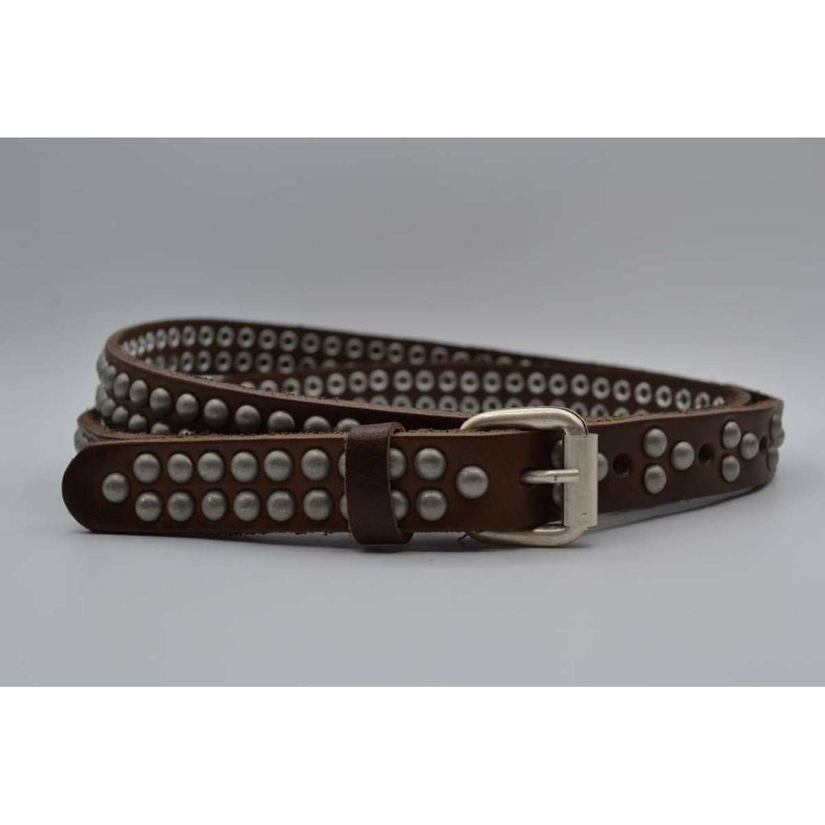 Bruine 20mm brede riem met bolstuds 