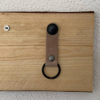 Sleutelplankjes van hout inclusief 3 sleutelhangers van echt leer