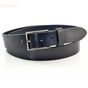 Blauwe 3,5 cm brede riem met duidelijke leerstructuur.