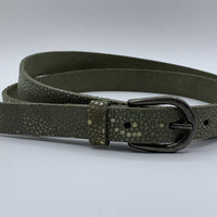 Damesriem van 2cm breed en speelse groene roggeprint 