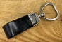 Zwarte sleutelhanger met hartvormige sleutelring.