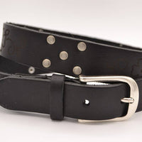 Zwarte riem met studs en laserprint 
