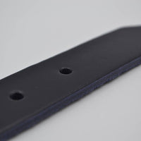 Blauwe riem met studs en laserprint