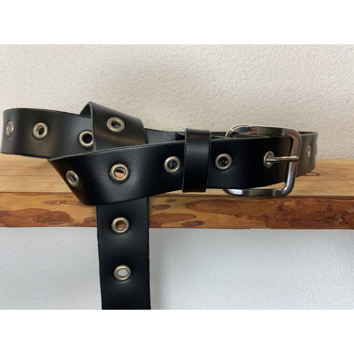 Lange trendy  zwarte knoopriem met ringen