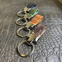 Cognac luxe sleutelhanger met krokodillen print.