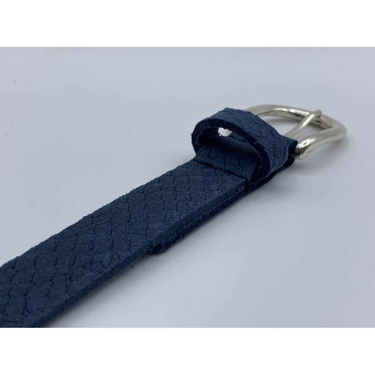 smalle blauwe damesriem met slangen print