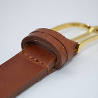 smalle cognac damesriem met gouden gesp