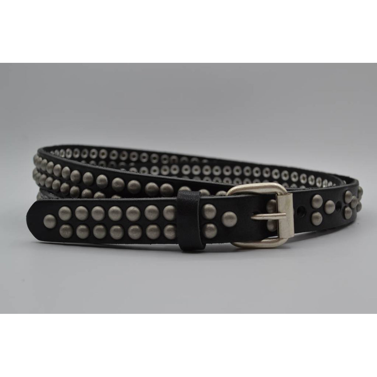zwarte 20mm brede riem met bolstuds
