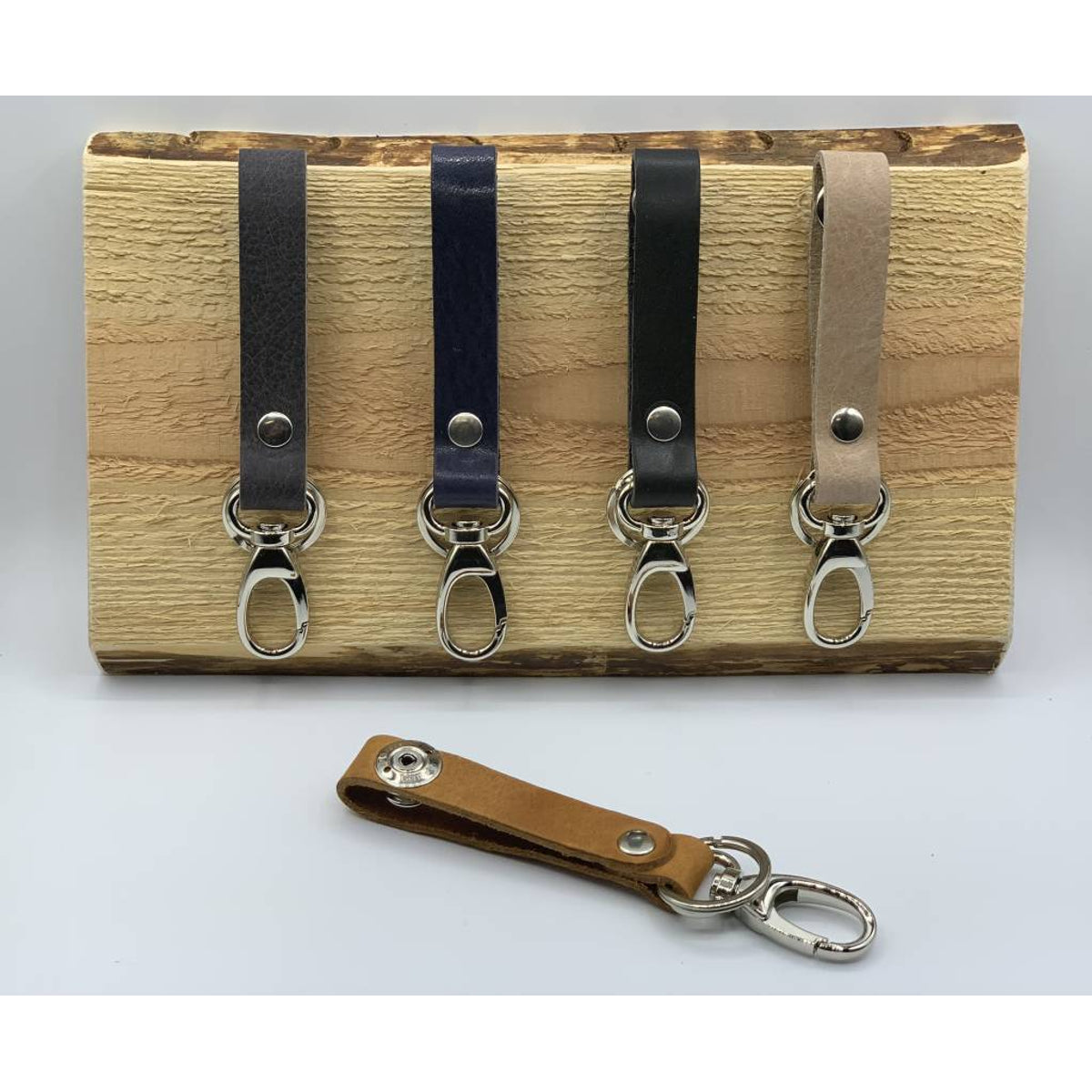 Sleutelplank inclusief 4 sleutelhangers van echt leer