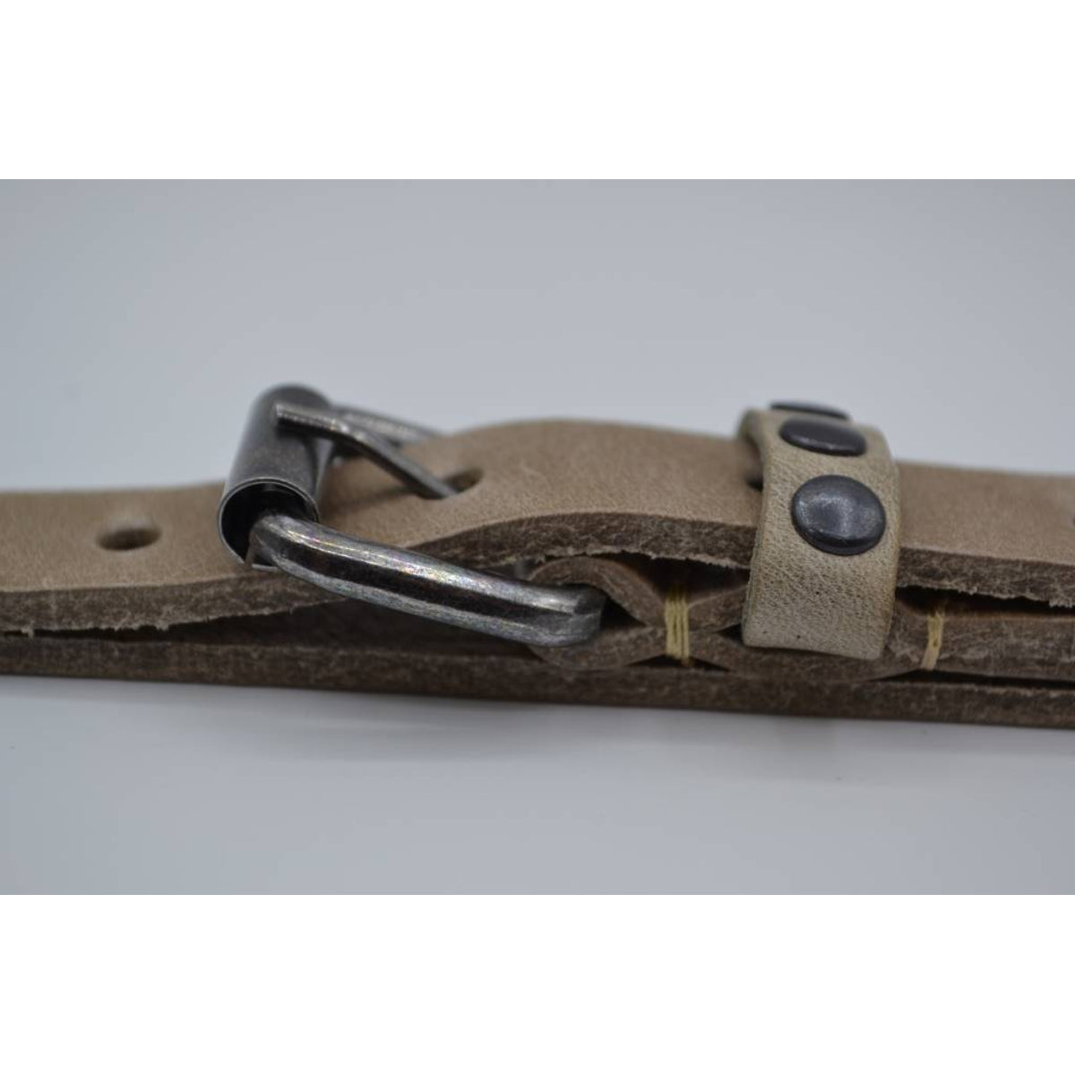 taupe 20mm brede riem met studs op de lus 