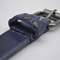 blauwe 20mm brede riem met studs op de lus