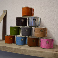 Kaarsenhouder voor theelicht. Glas en donker groen leer